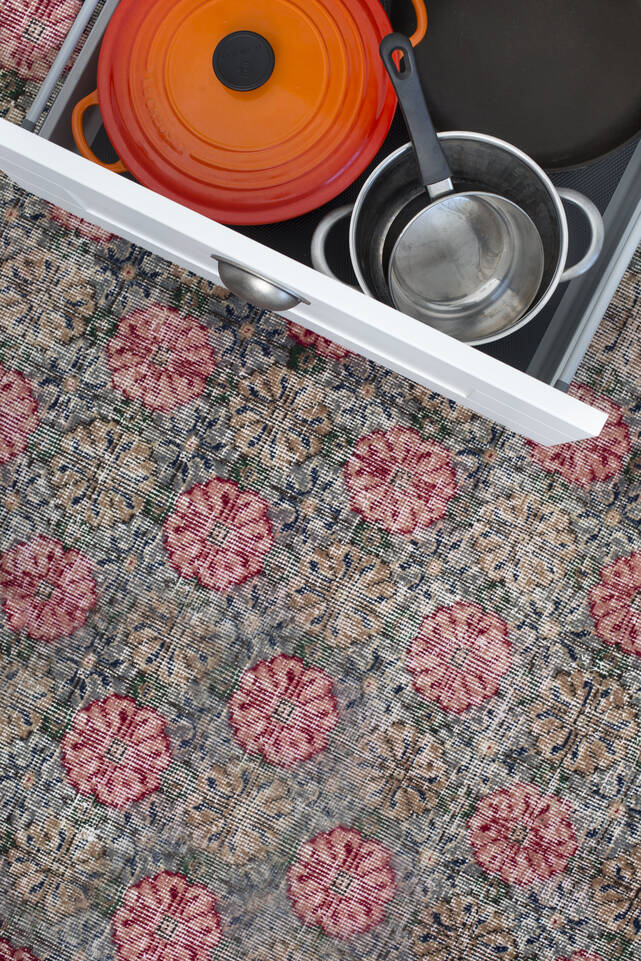 Rosa  Colored vintage - turkiet - Teppich in einem Küche
